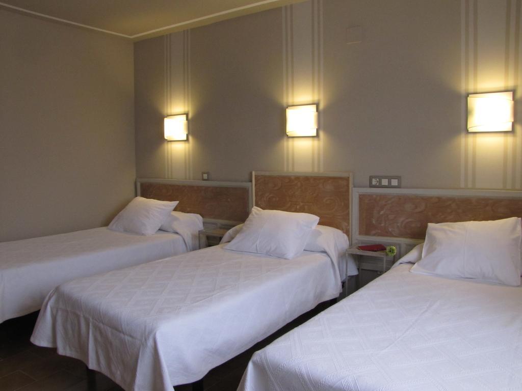Hotel Migal كيو الغرفة الصورة